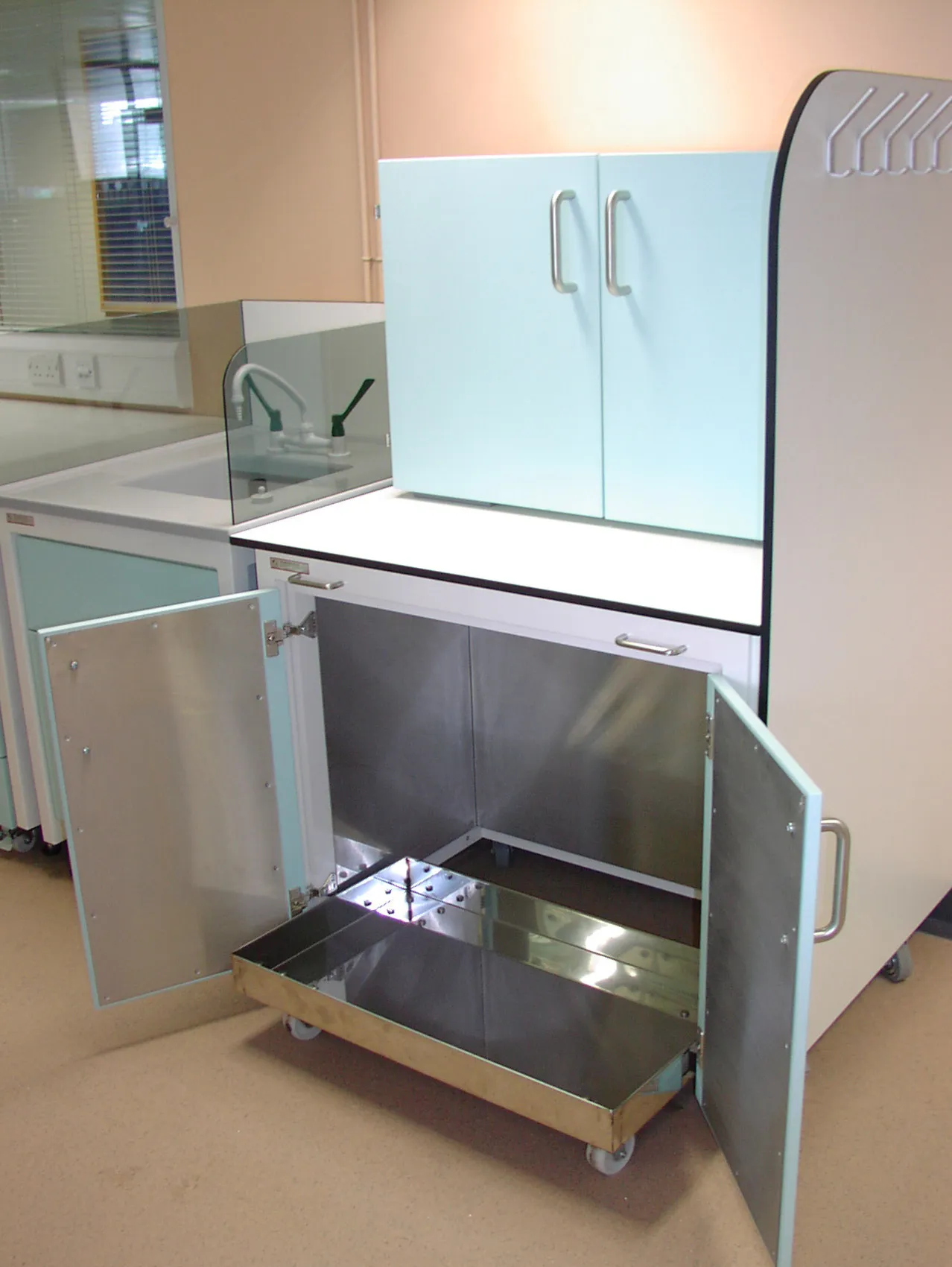 flexilab-bespoke9 W.E. Marson laboratory furniture