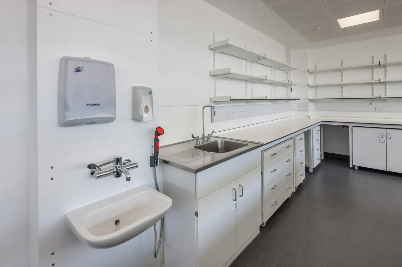 Fully bundled 316 grade stainless steel sink with lever action mixer tap