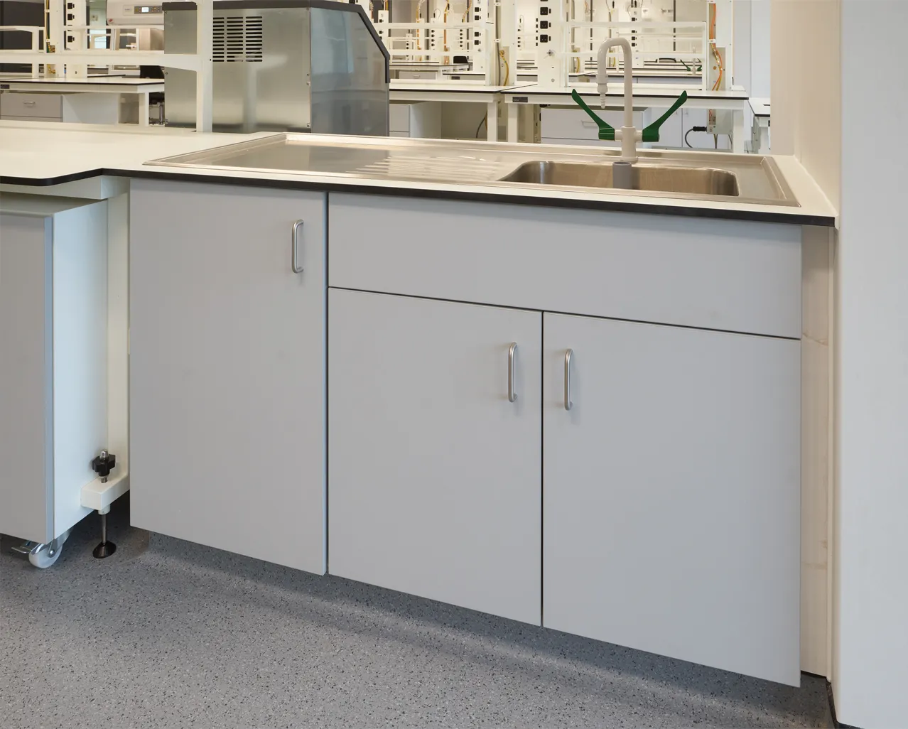 Fixed sinks in 316 grade stainless steel or epoxy