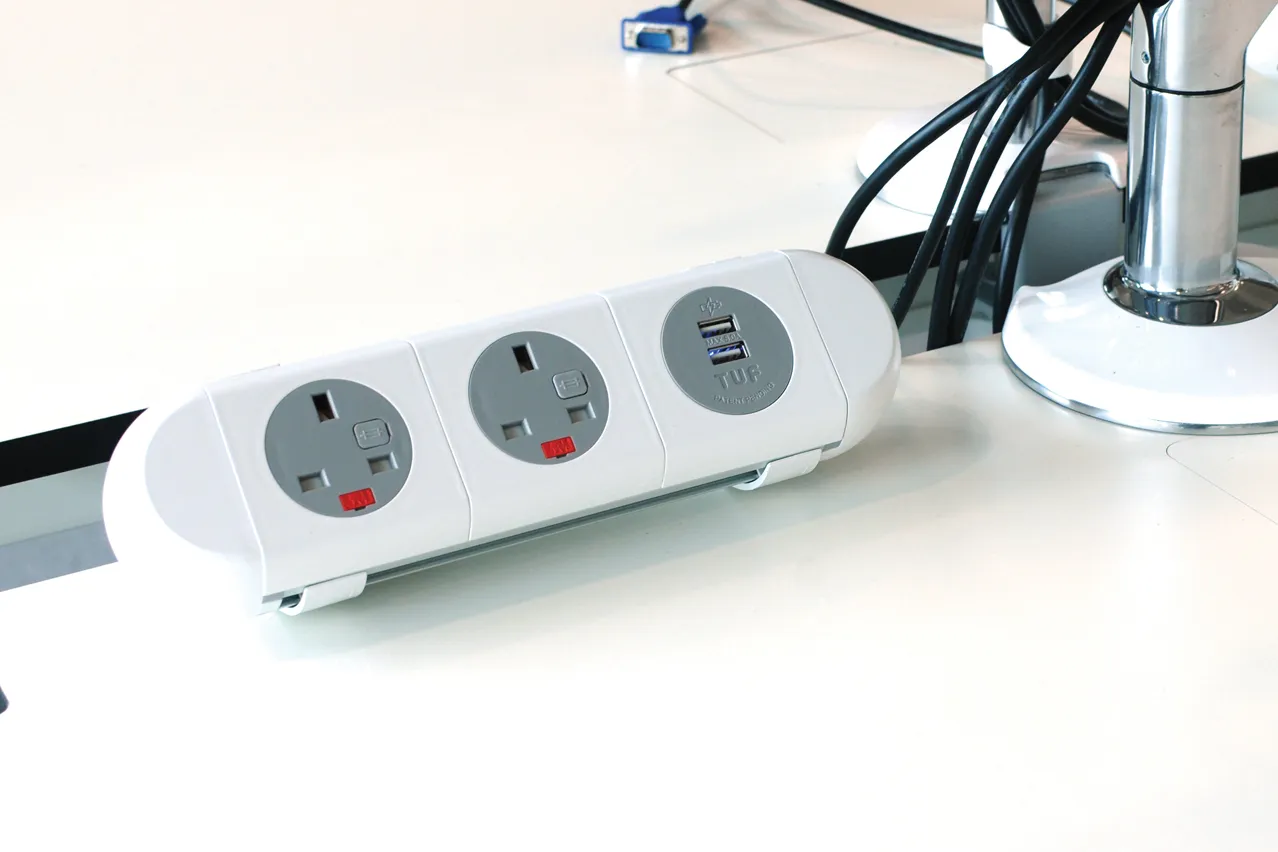 Optional clip-on power bar.