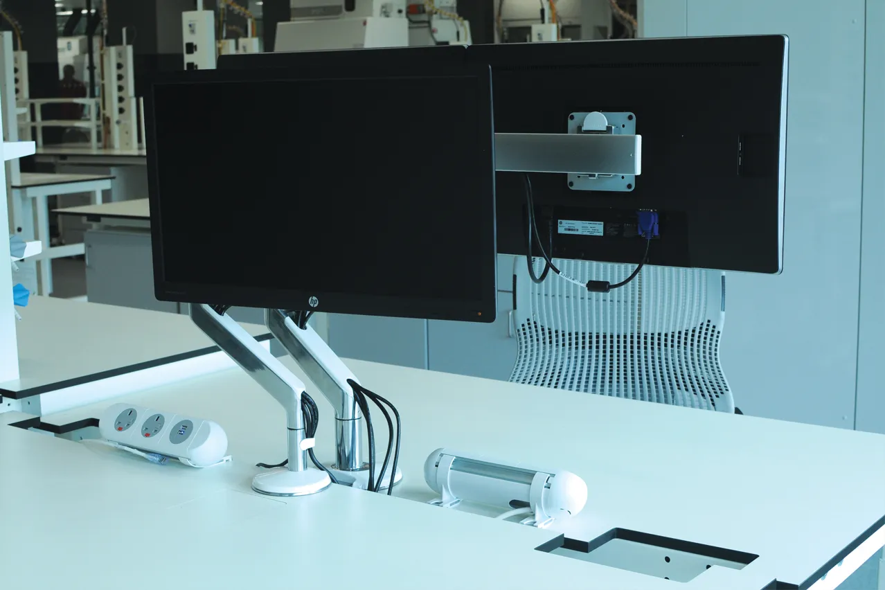 smartlab-workstations6 SMARTLab Workatations