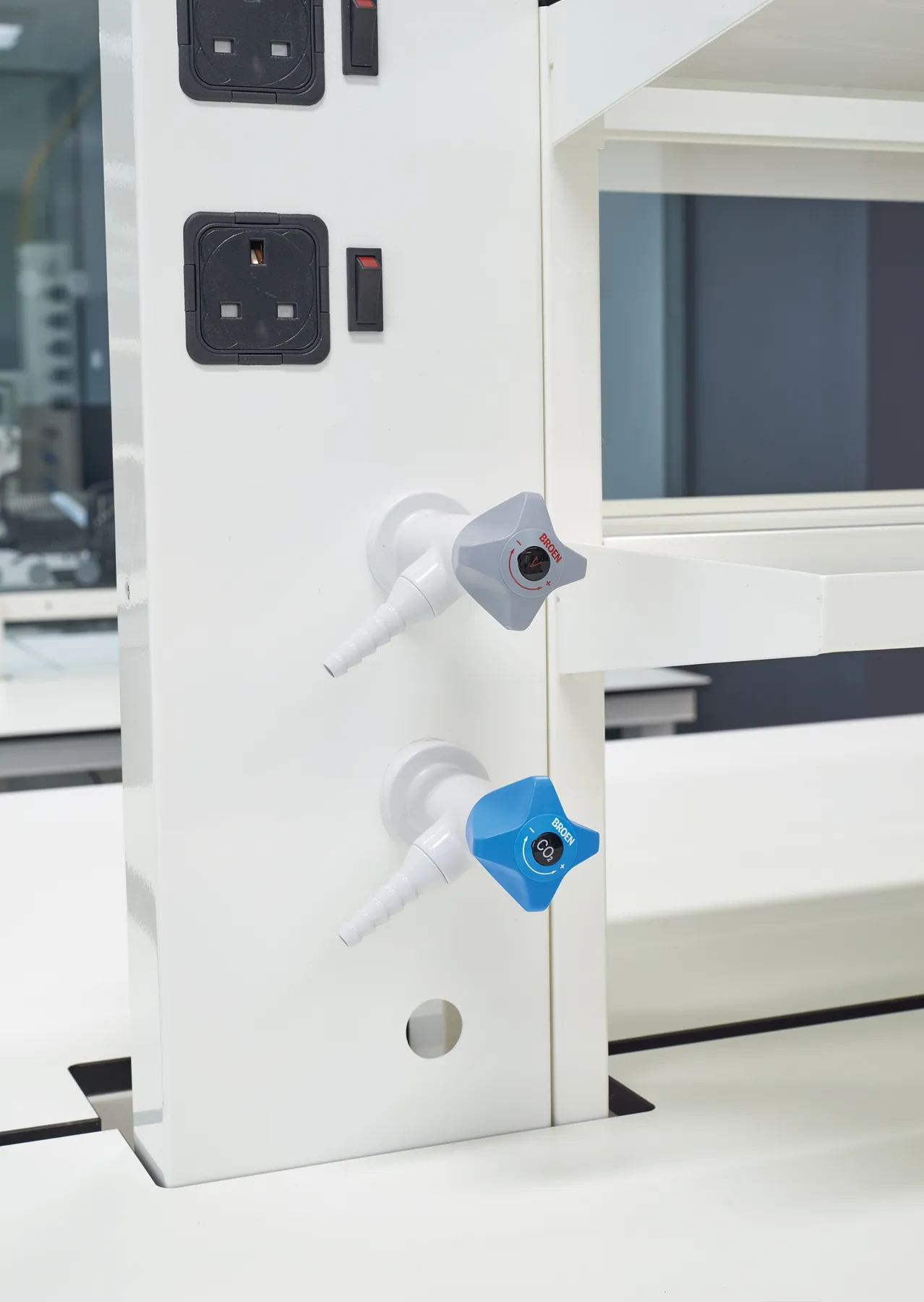 smartlab-masts4 Optional gas taps