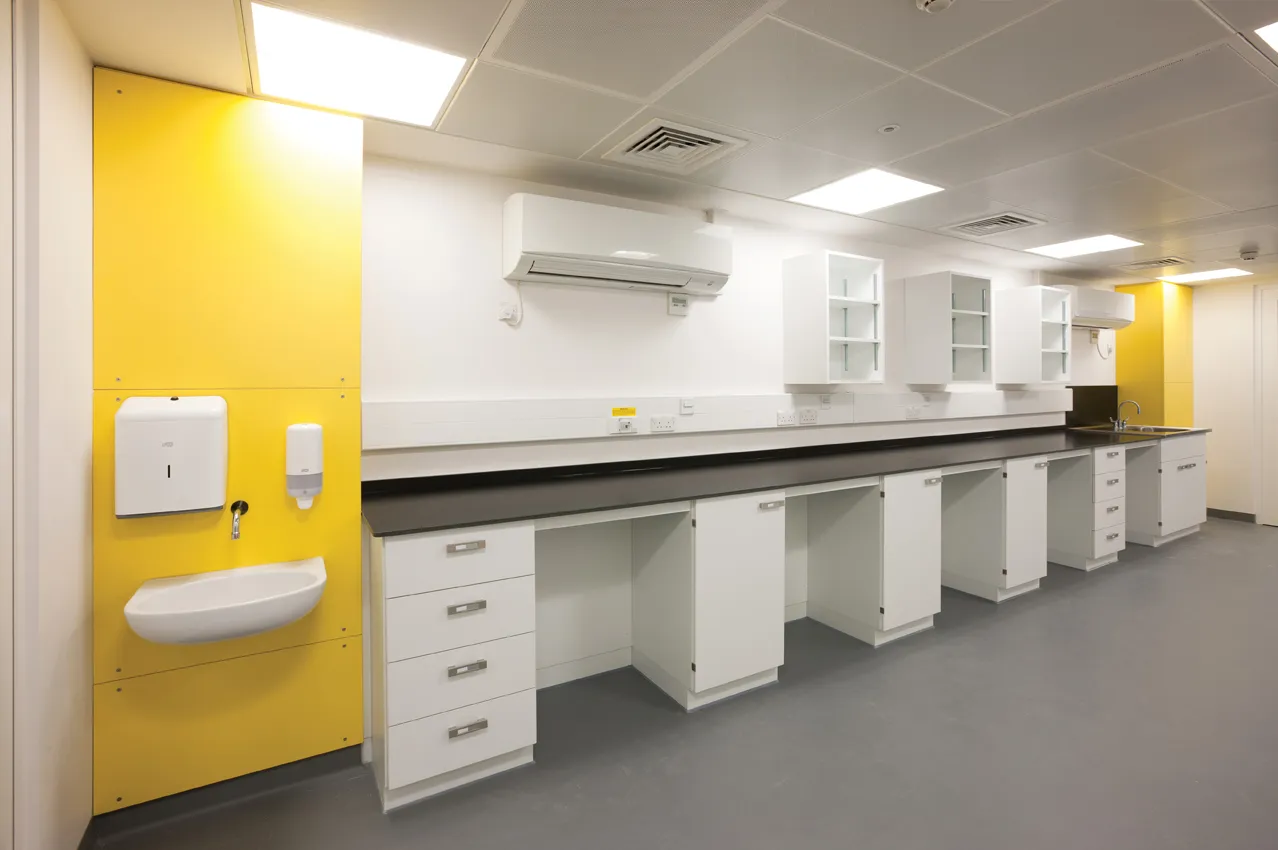 Floor to ceiling IPS safety station with panel mounted eyewash